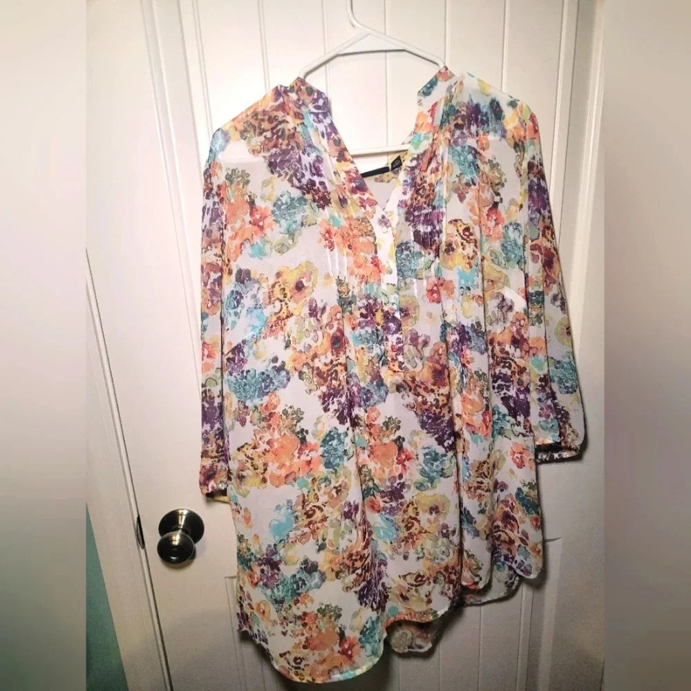 A.na sheer Cover v neck 1/4 button down size 2XL